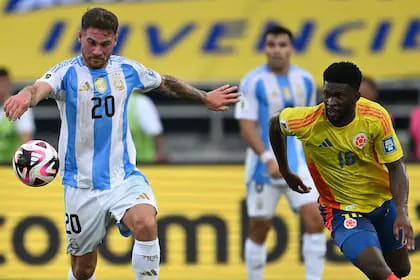 ¡La Selección Argentina ya tiene la vista en el Mundial! Conocé su camino en las eliminatorias y el emocionante duelo contra Chile.