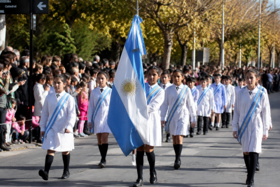 ¡Más de 2.000 estudiantes marcharán para honrar la historia en una emotiva celebración del 25 de Mayo!